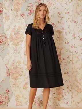 Eileen West Queen Annes Lace Couture Black Cotton Lace Nightgown Small